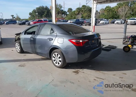 2015 Toyota Corolla Le z USA, uszkodzony, nr VIN 5YFBURHE9FP315735
